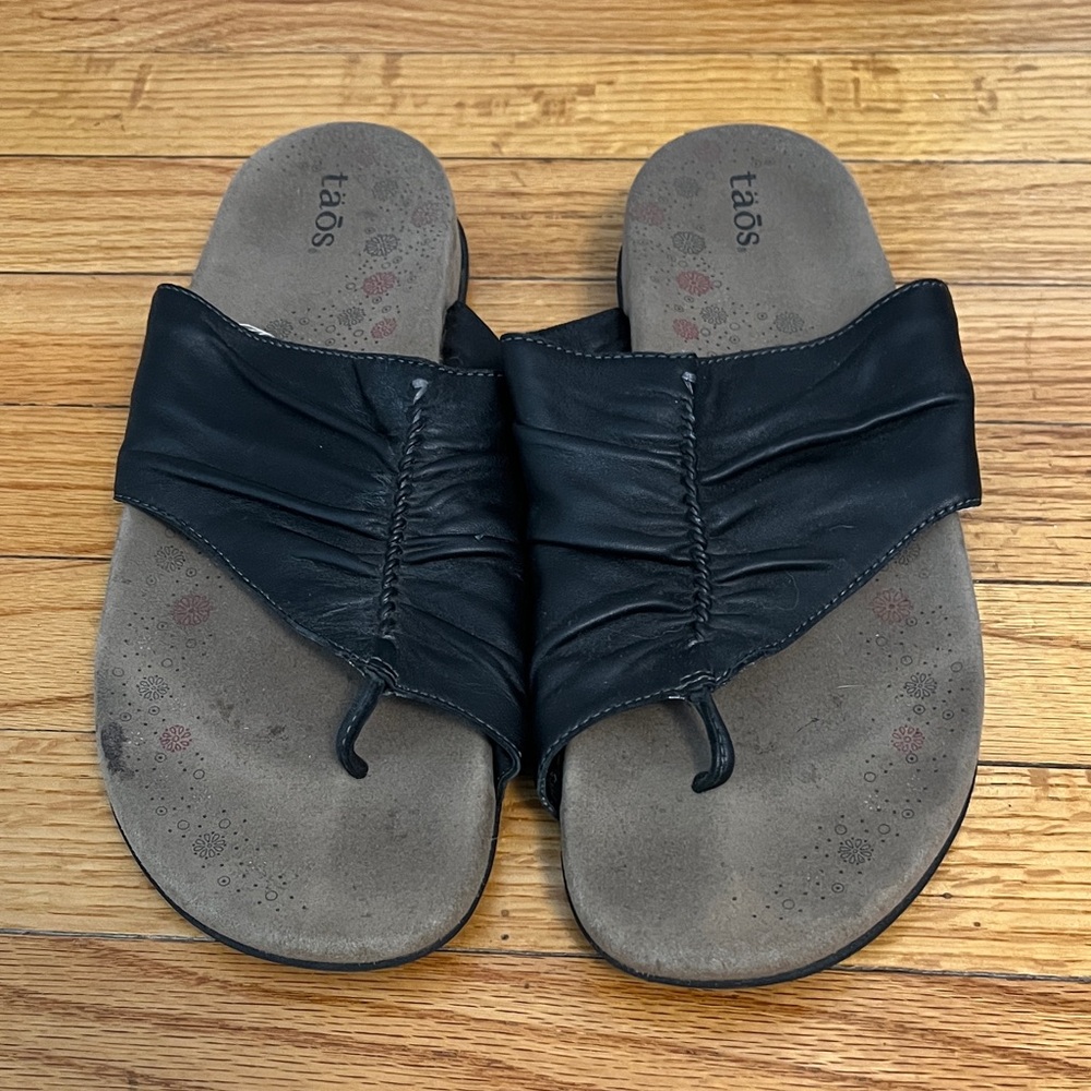 Taos Footwear Women's Black Leather Sandals